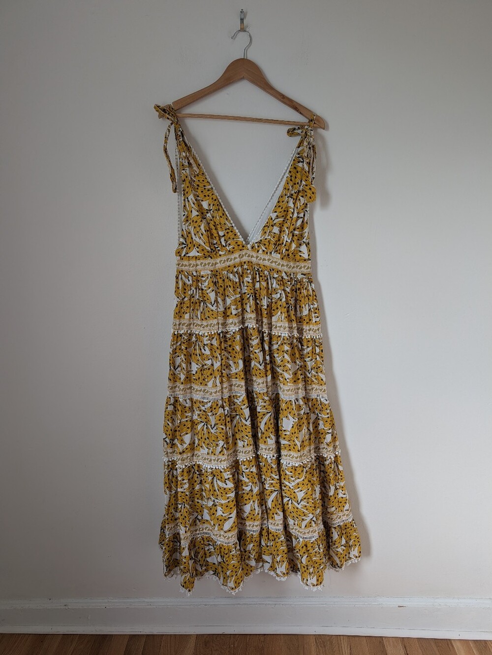 FARM Rio Yellow Spotted Banana Fruit Print Cotton Eyelet Trim Tiered Maxi Dress